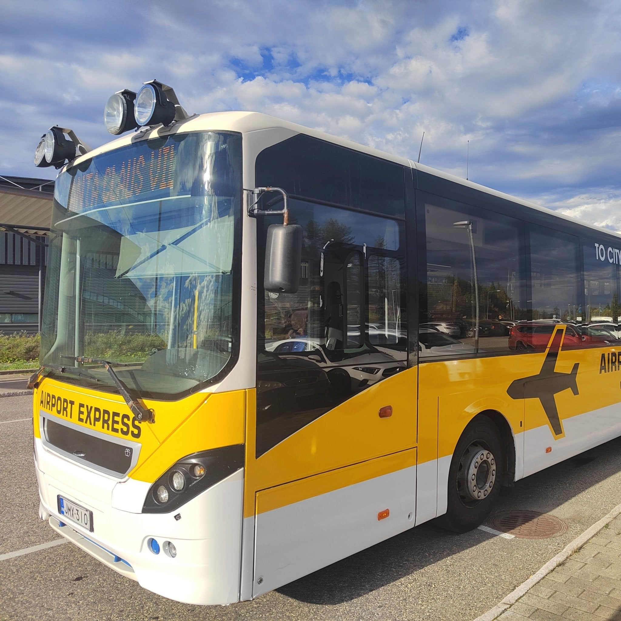 Yellow and white Airport Express bus for easy travel between Rovaniemi city center and airport, Airport Express Rovaniemi.