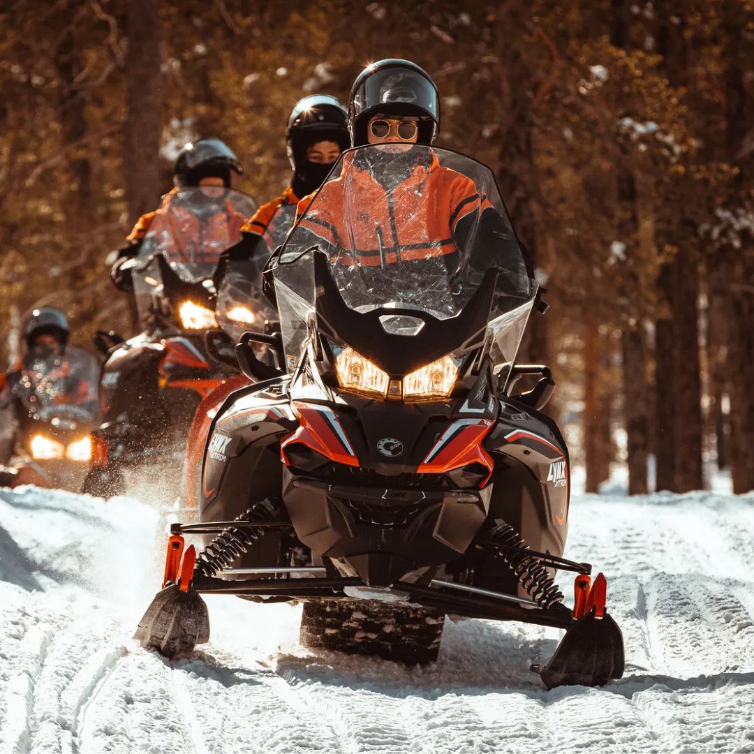 Snowmobiling Quick Spin - 2 h snowmobile experience